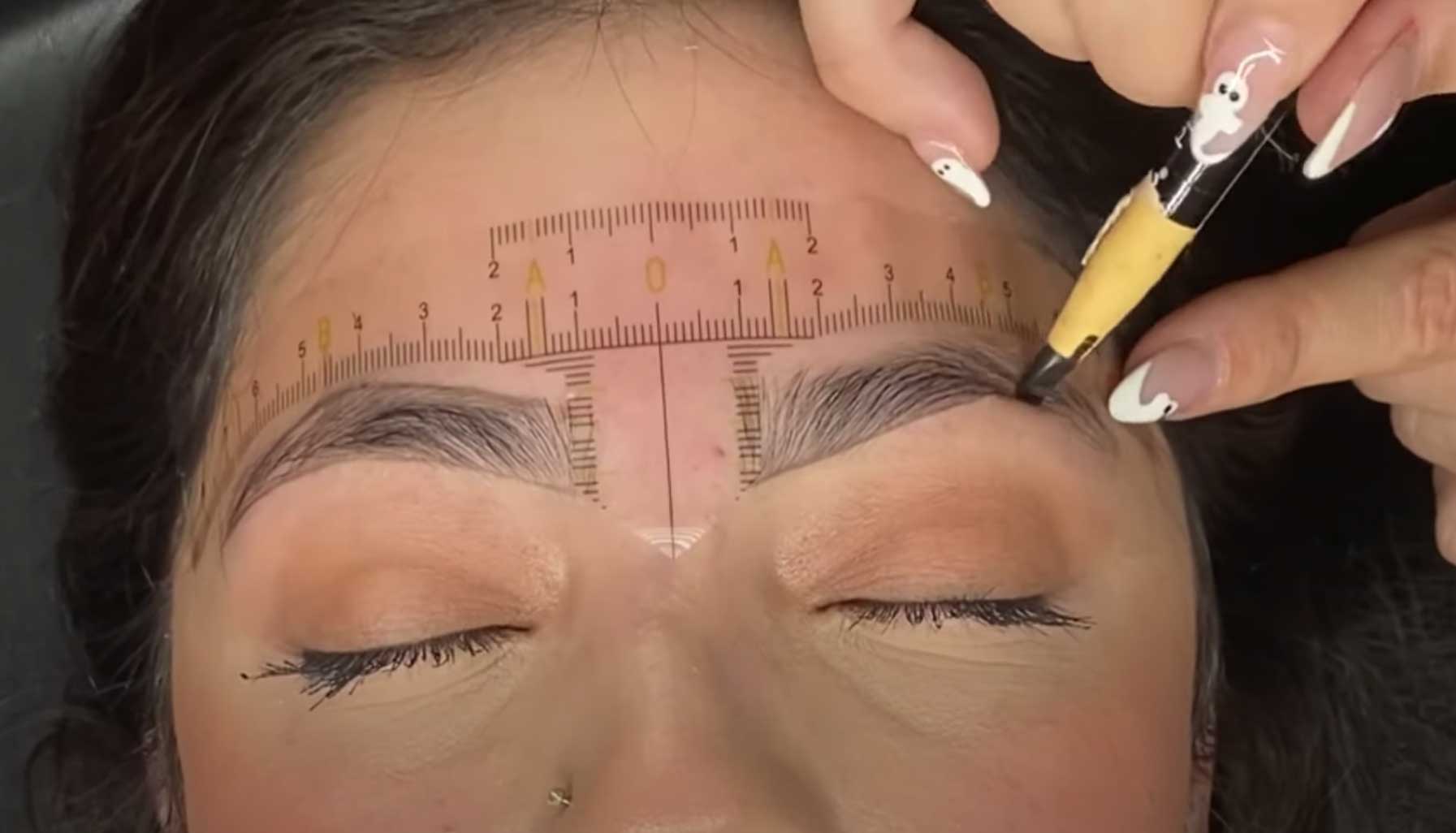 Load video: How to Map out brows 3 different ways